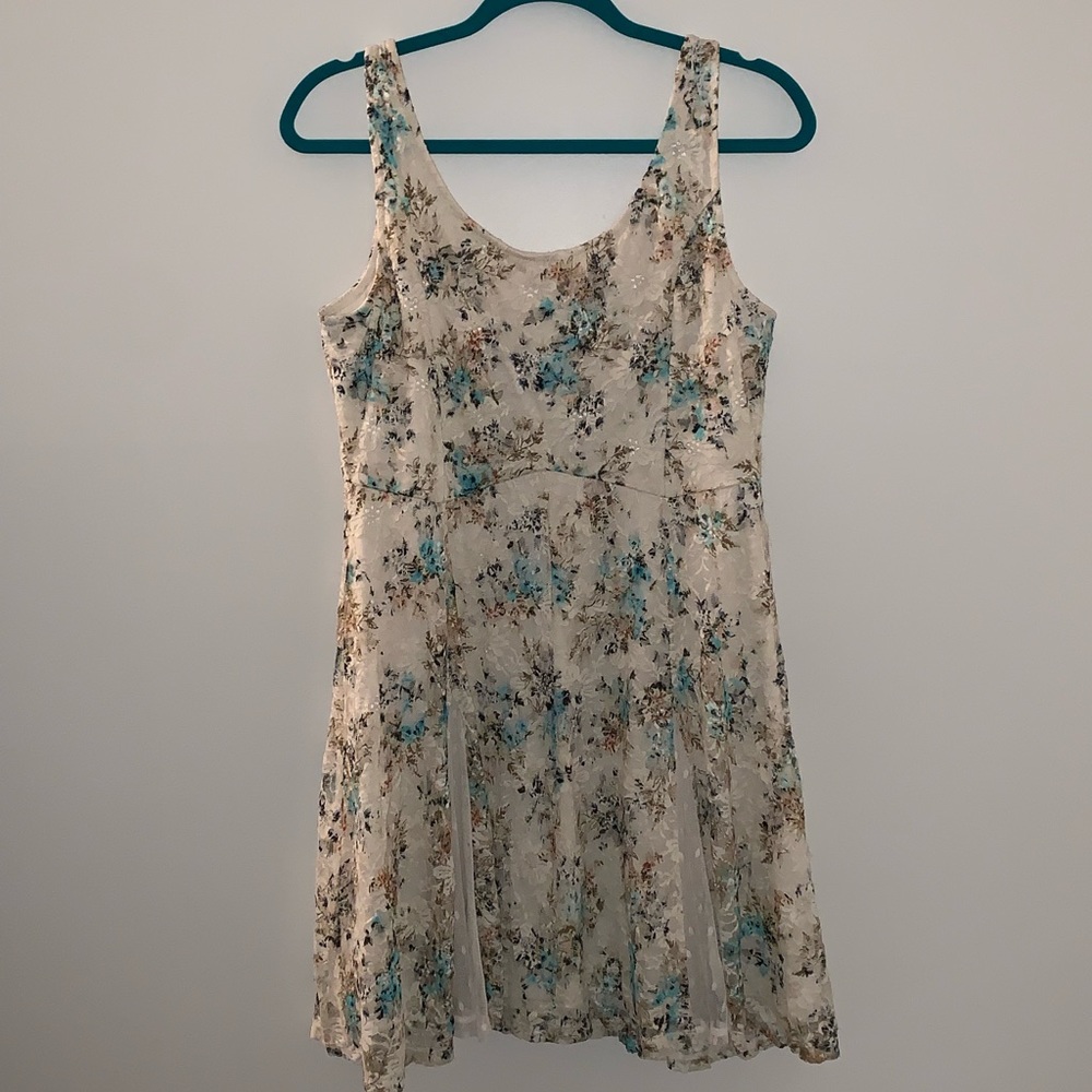 Lace& Floral sleeveless dress 🌞